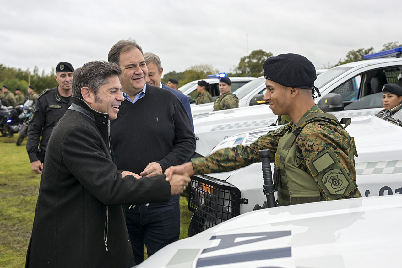 KICILLOF INAUGURÓ DOS BASES POLICIALES Y ENTREGÓ PATRULLEROS PARA FORTALECER LA SEGURIDAD